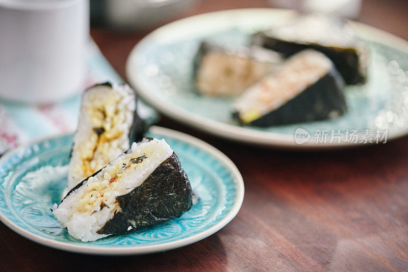 Onigiri (Omusubi) おにぎり